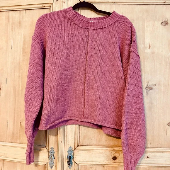 LoveRiche Women’s Mauve Cropped Sweater Size Medium - Picture 2 of 7